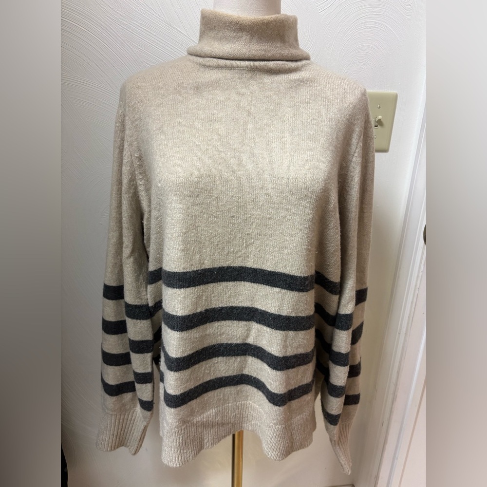 Michael Kors women’s sweater - Picture 3 of 6
